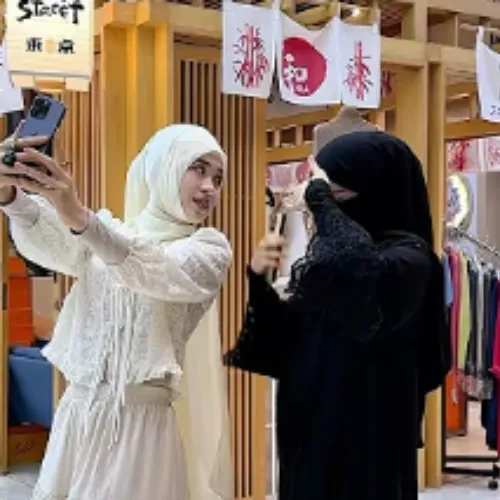 Female Islamic WhatsApp group